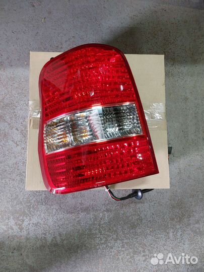 Новый задний левый фонарь Kia Carnival 02-06