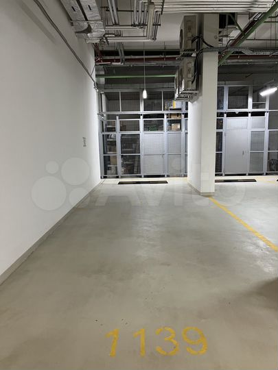 Машиноместо, > 30 м²