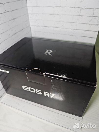 Canon R7