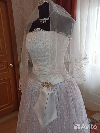 Свадебное платье 46