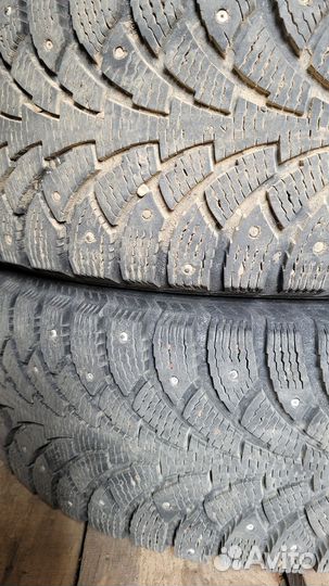 Nokian Tyres Hakkapeliitta 4 215/65 R16