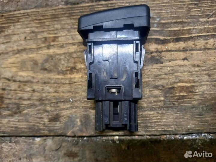 Мазда 3 вк кнопка аварийки