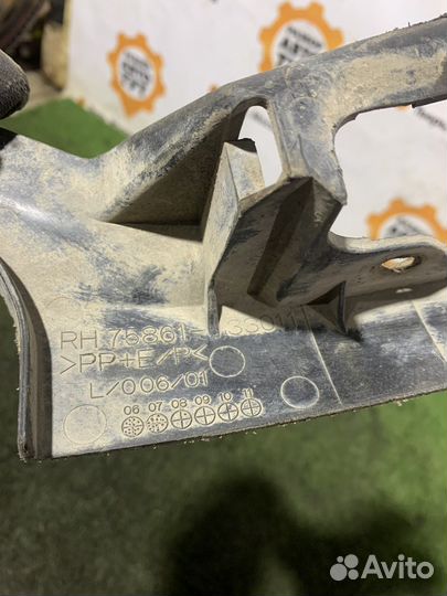 Задний правый брызговик Toyota Camry Xv40