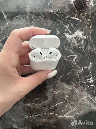 Беспроводные наушники apple airpods