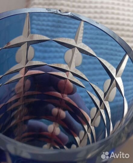 Ваза хрусталь, высота 21 см. Есть маленький скол