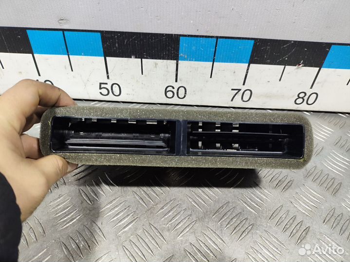 Б/У Дефлектор воздушный центральный VW T-Cr#001