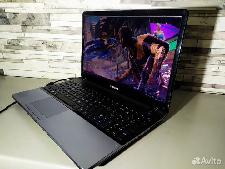 Samsung NP300E5C - i3-2 Поколения \ 4 Озу \ 320 HD