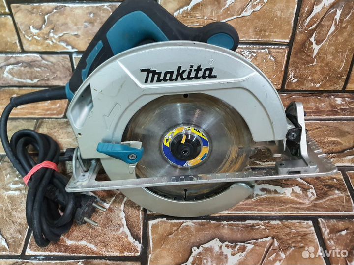 Дисковая пила Makita HS7601