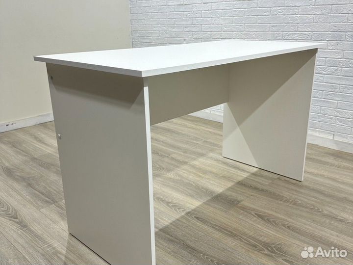 Компьютерный/школьный стол коричневый