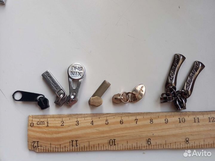 Для молнии бегунки разные