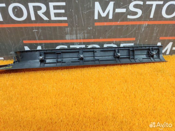 Накладка на порог салона правая Volkswagen Passat