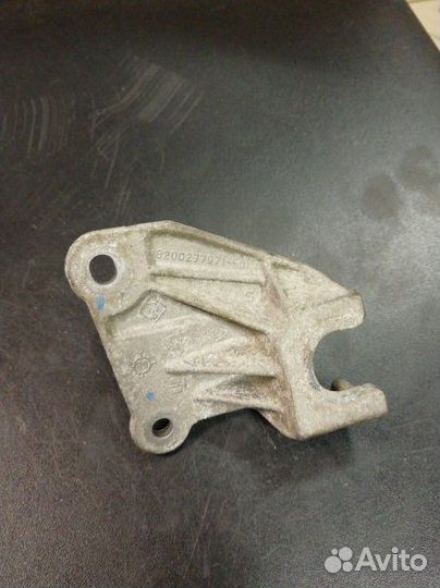 Кронштейн крепления троса кпп Renault Megane 2