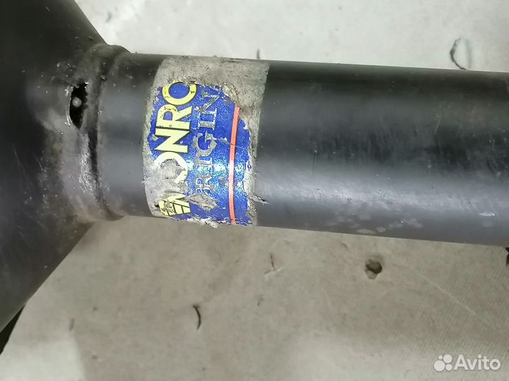 Амортизатор передний правый Subaru Forester (SF5)