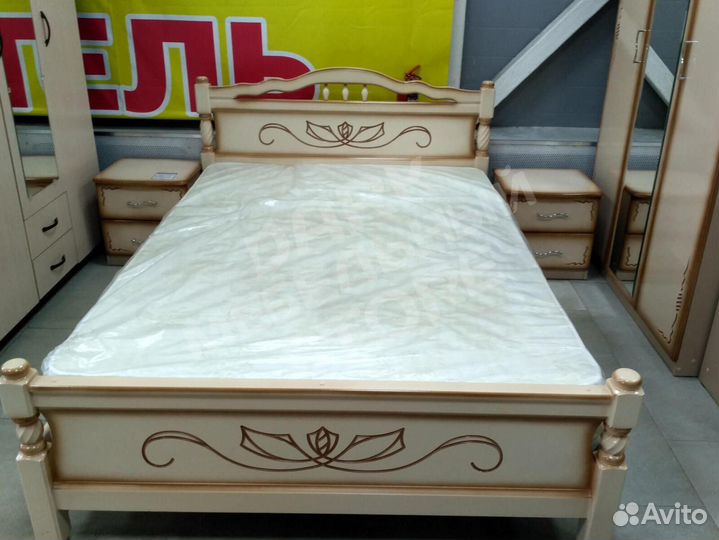 Кровать массив