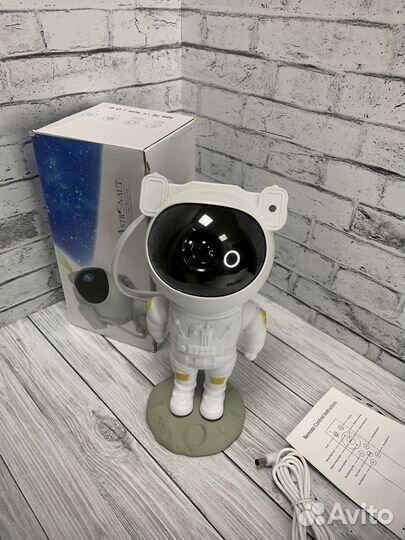 Ночник проектор космонавт новый