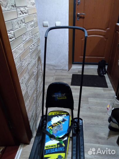 Детский снегокат с ручкой и колесами бу