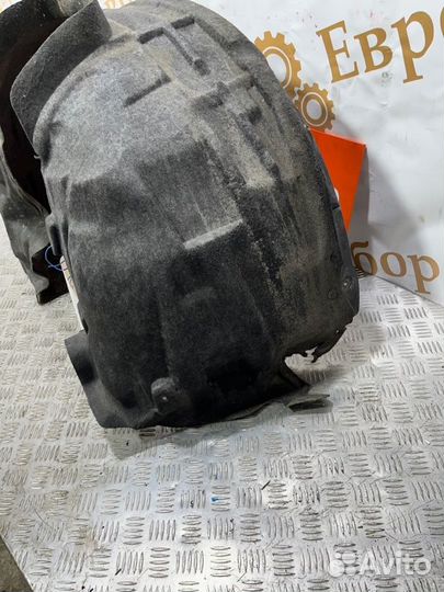 Подкрылок передний правый Volvo V60 FW48