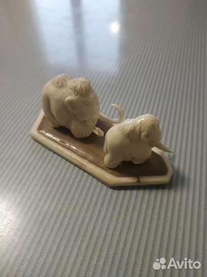 Композиция из бивня мамонта