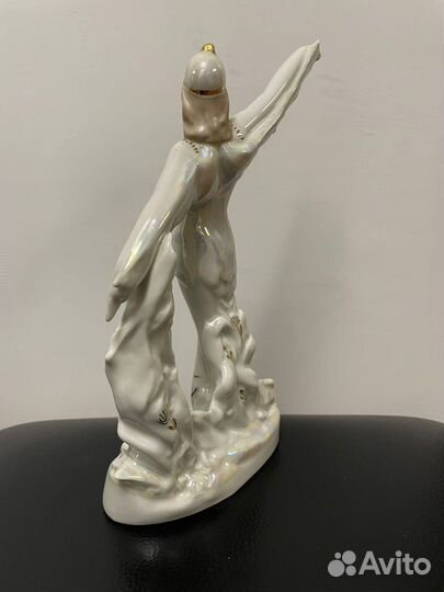 Балерина девушка-Аист Фарфоровая статуэтка