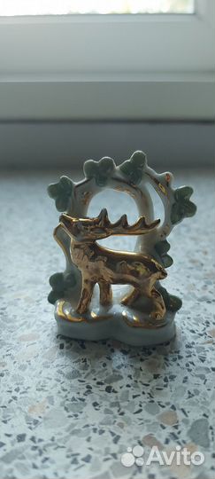 Фарфоровая статуэтка 