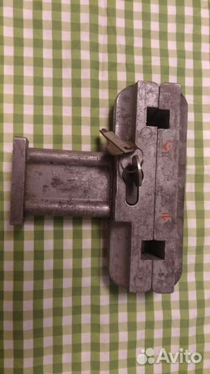 Механический блокиратор педалей