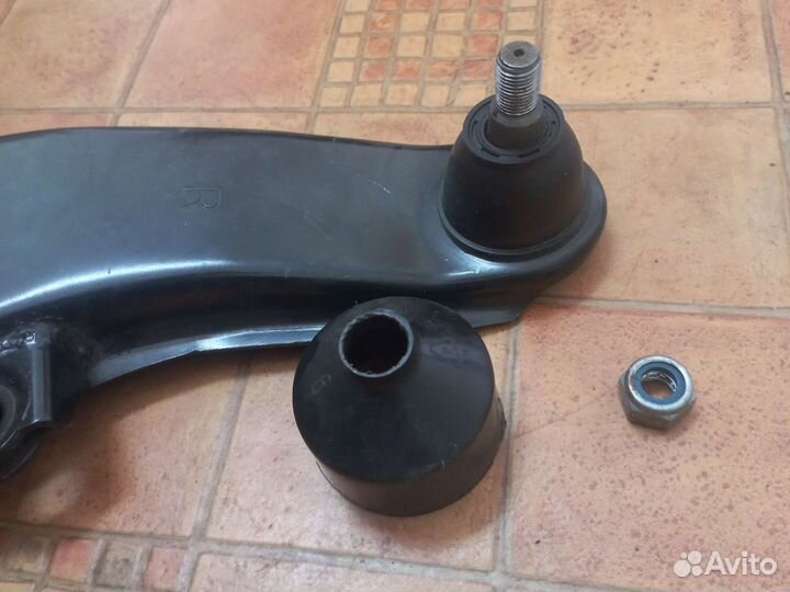 Рычаг правый Мицубиси Каризма