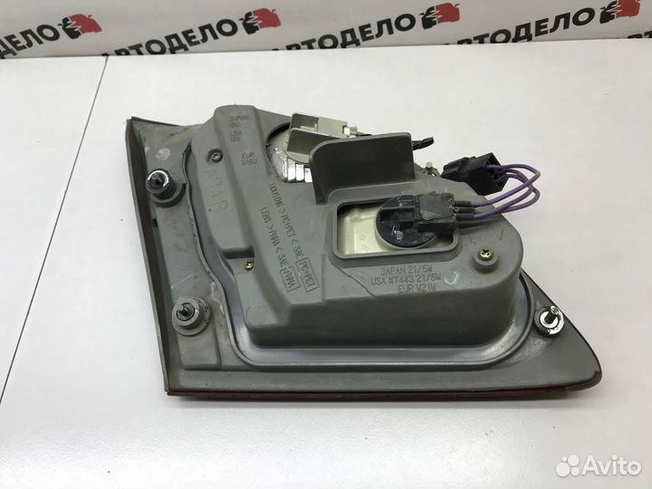 Фонарь в крышку багаж прав Nissan Maxima A33 2000