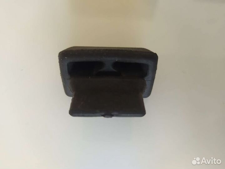 Отбойник (упор) крышки багажника VAG 1J6867815A