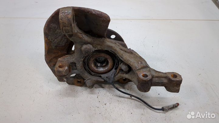 Ступица (кулак, цапфа) левая передняя Opel Zafira B