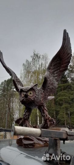 Резное панно из дерева