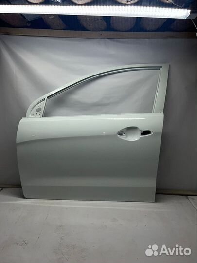 Дверь передняя левая Kia Rio 3 белый