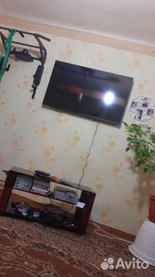 Стеклянная тумба под тв