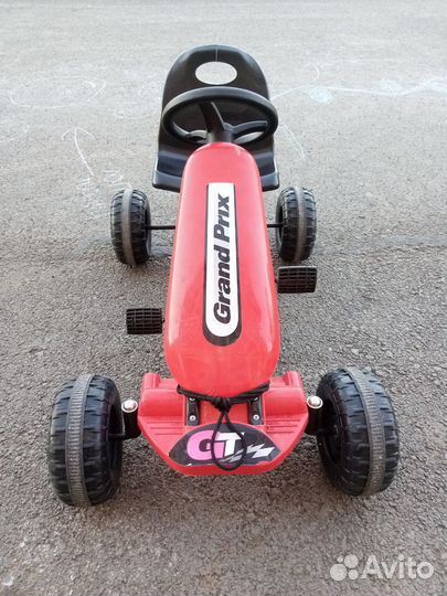 Детская машина на педалях