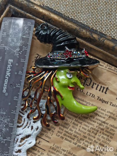 Брошь луна ведьмочка в стиле Kirks Folly