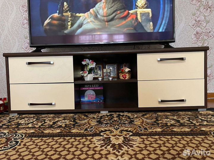 Тумба под телевизор