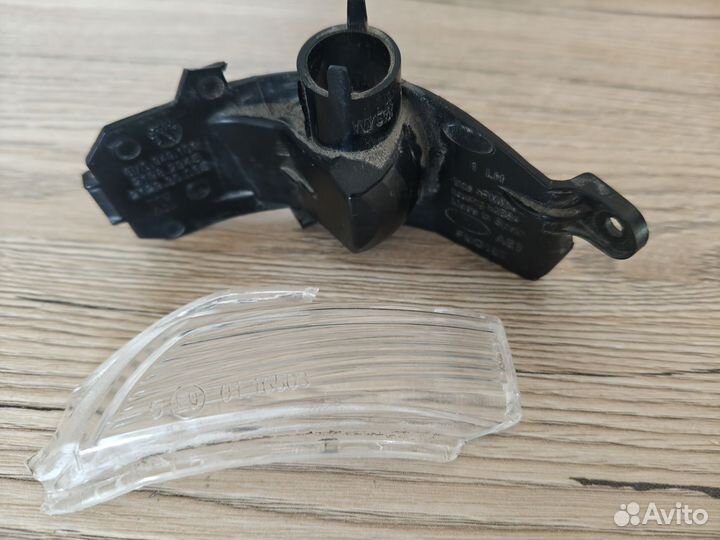 Повторитель поворота в зеркало skoda rapid