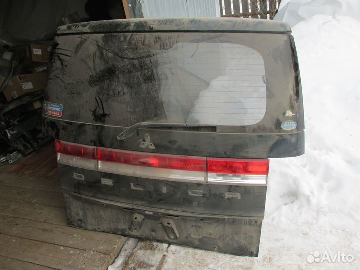 Крышка багажника Mitsubishi Delica D:5