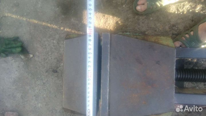 Продам поворотные тиски