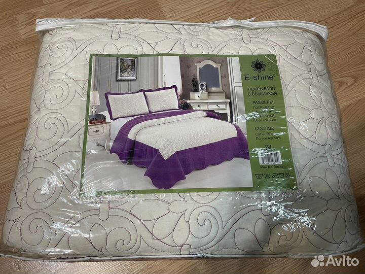 Покрывало с наволочками на кровать