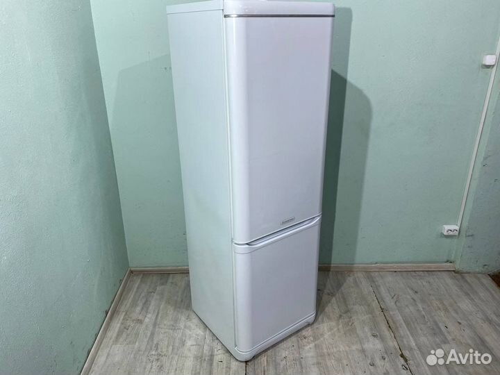 Холодильник Hotpoint-Ariston