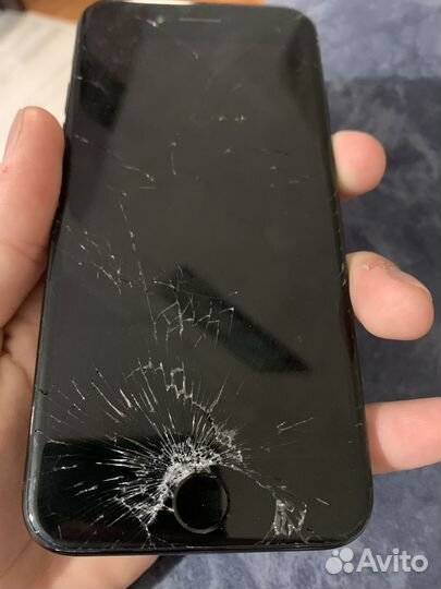 Телефон iPhone 7