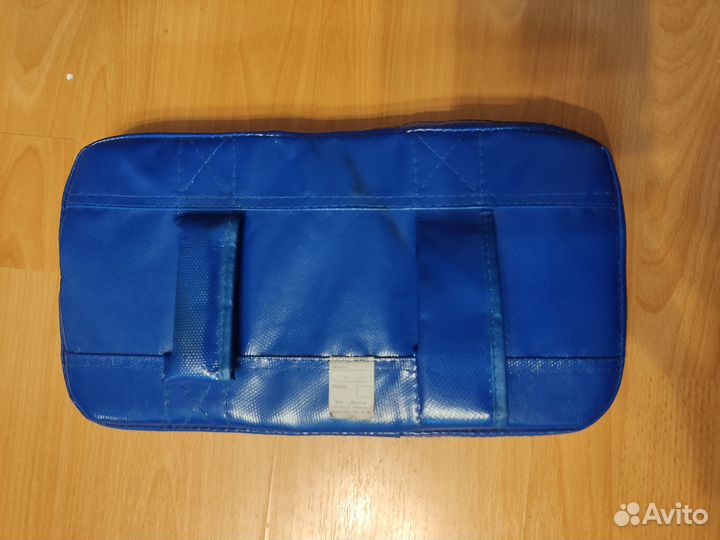 Боксерские перчатки и две Макивары