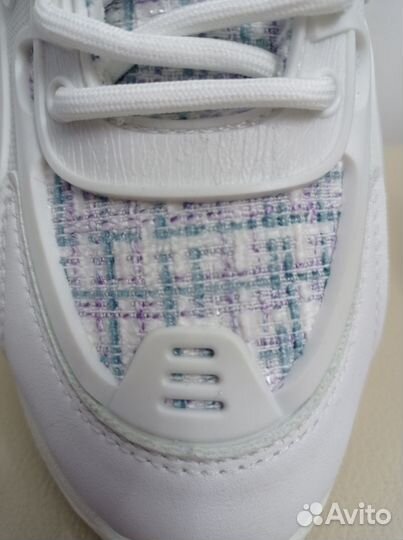 Кроссовки женские