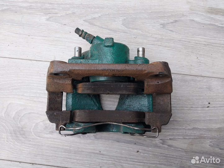 Суппорт передний левый Renault Scenic 2