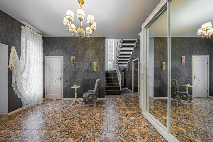 Коттедж 181 м² на участке 8 сот.