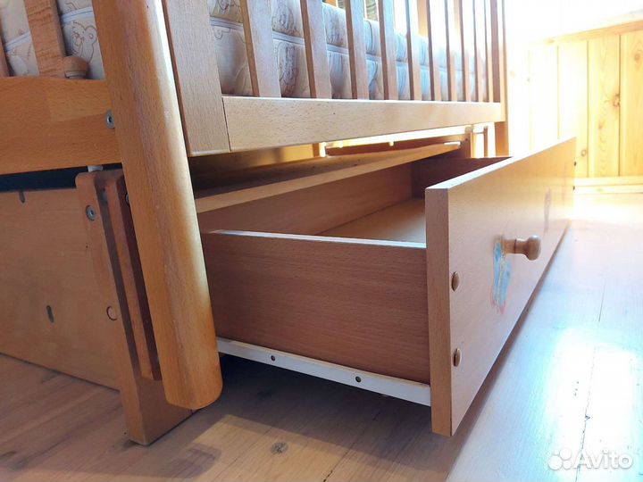 Детская кроватка с маятником и ящиком Лель