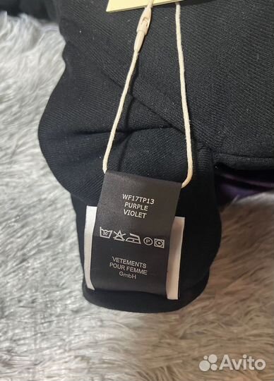 Бомбер vetements TFD на руках