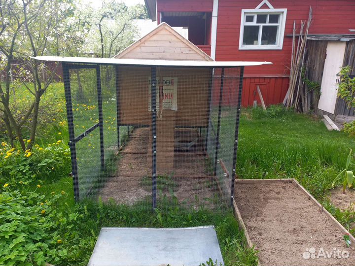 Домик для куриц с выгулом