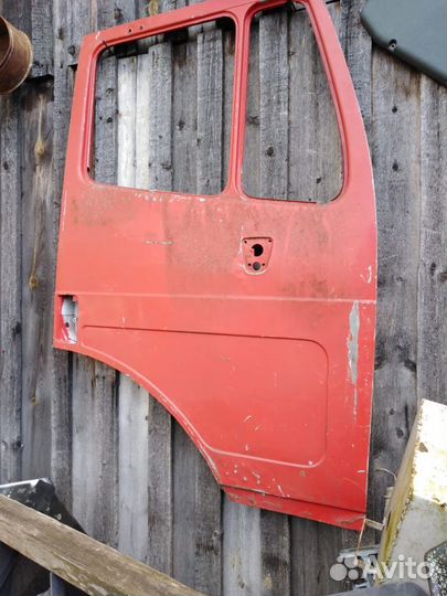 Дверь правая от мерседеса 18/38 и 18/36