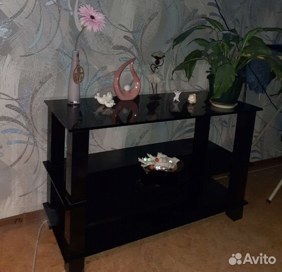 Стеклянная тёмная тумба под телевизор